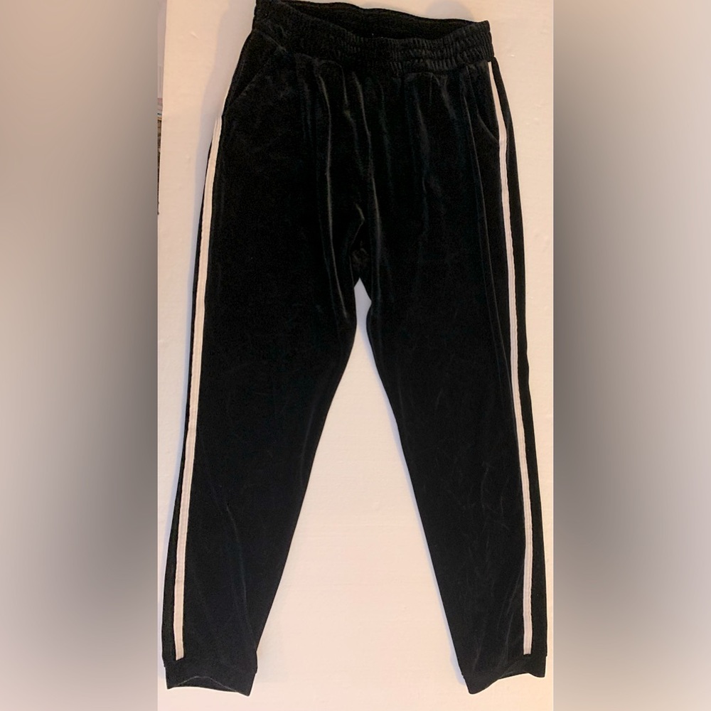 In great condition | Closet Space | Size: Large